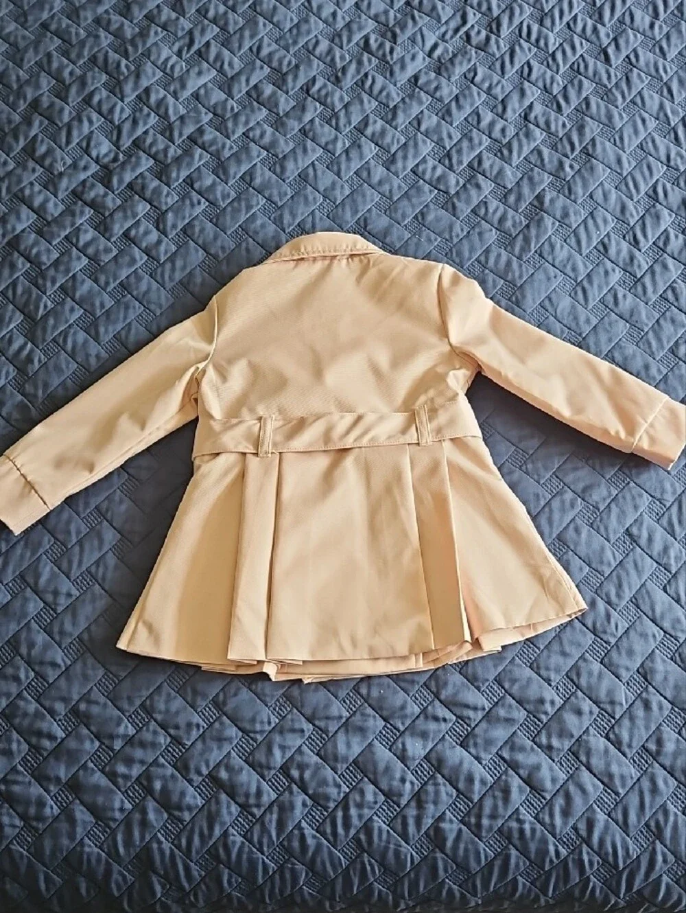 Tahari stylish peach